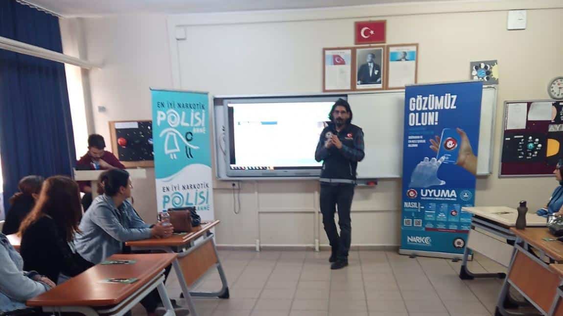 En İyi Narkotik Polisi Anne Veli Semineri