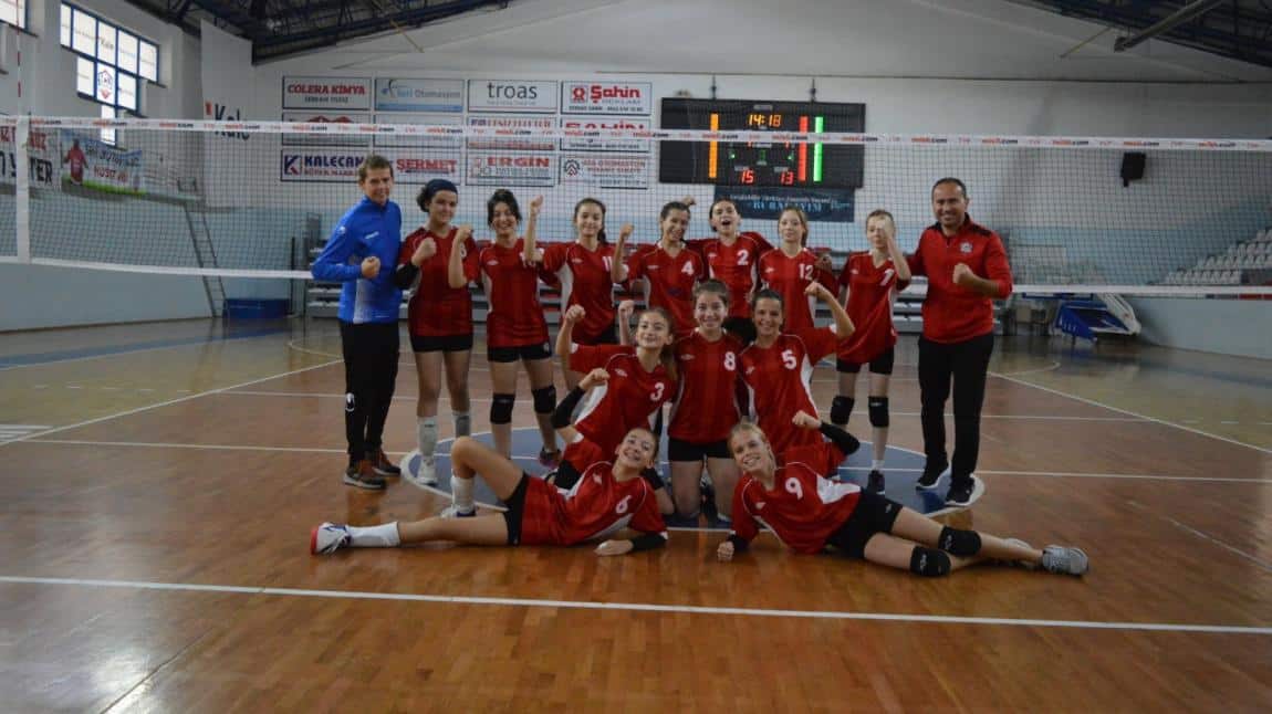 Yıldız Kızlar Voleybol Takımızdan Galibiyetler